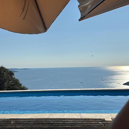 Vita Vacation Home Ustrine Buitenkant foto