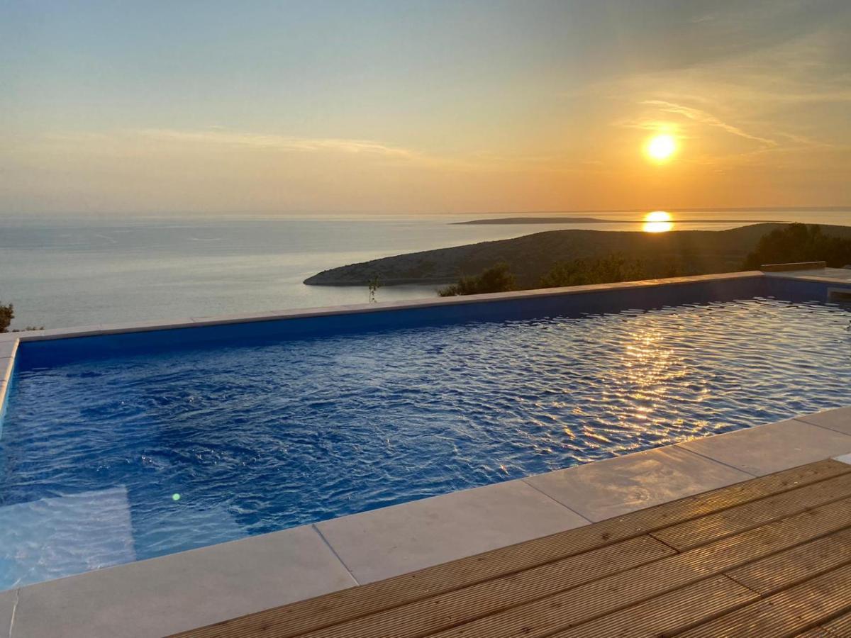 Vita Vacation Home Ustrine Buitenkant foto