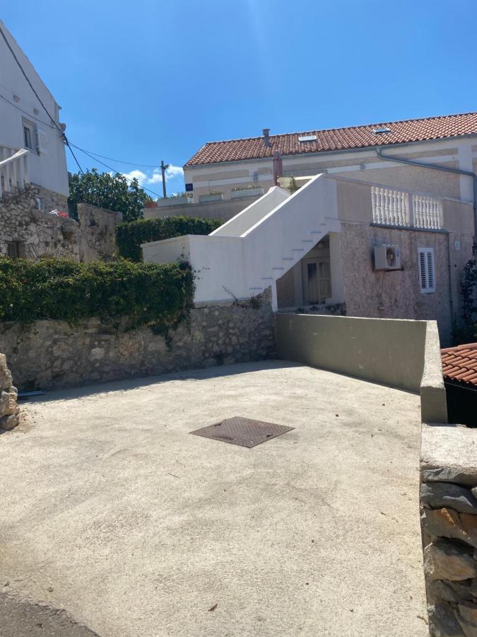 Vita Vacation Home Ustrine Buitenkant foto