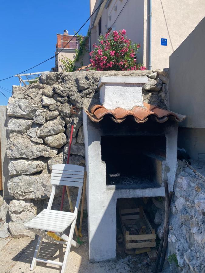 Vita Vacation Home Ustrine Buitenkant foto