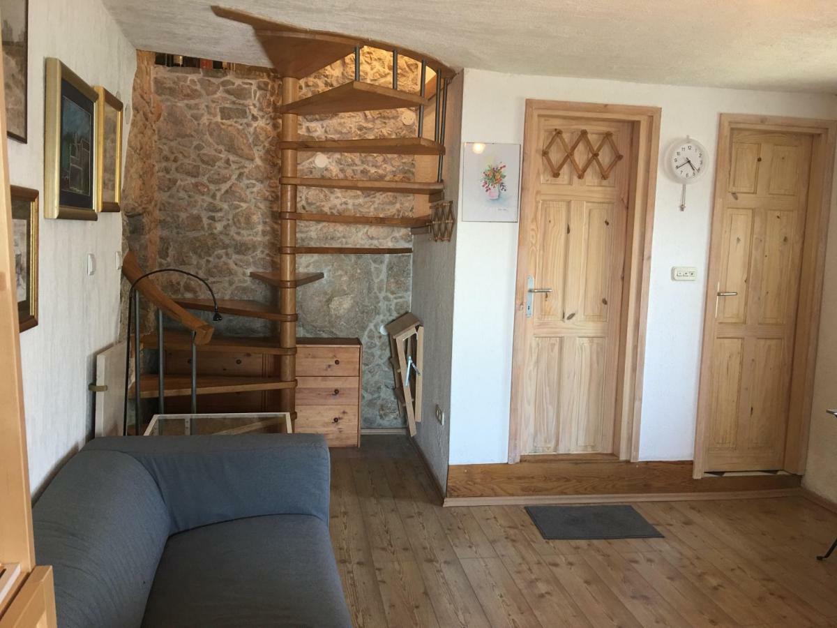 Vita Vacation Home Ustrine Buitenkant foto