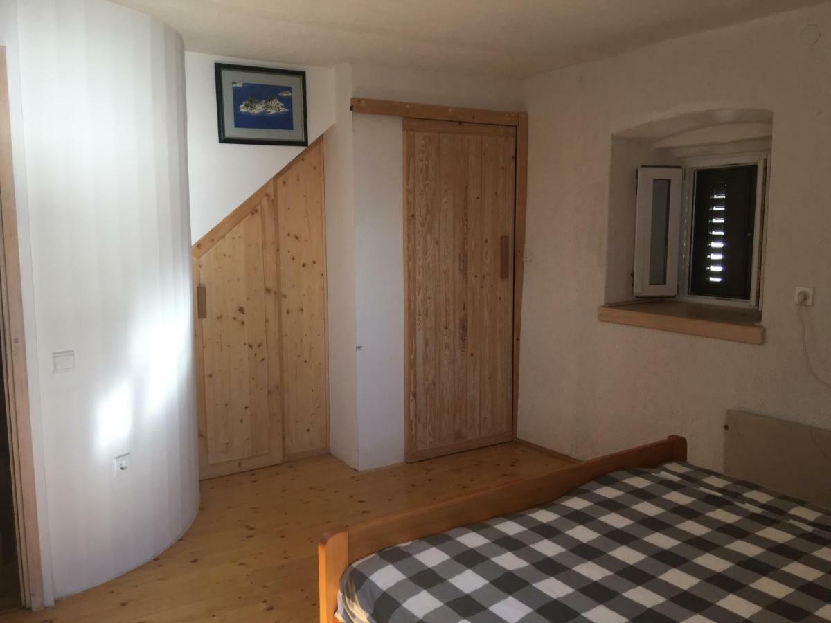 Vita Vacation Home Ustrine Buitenkant foto