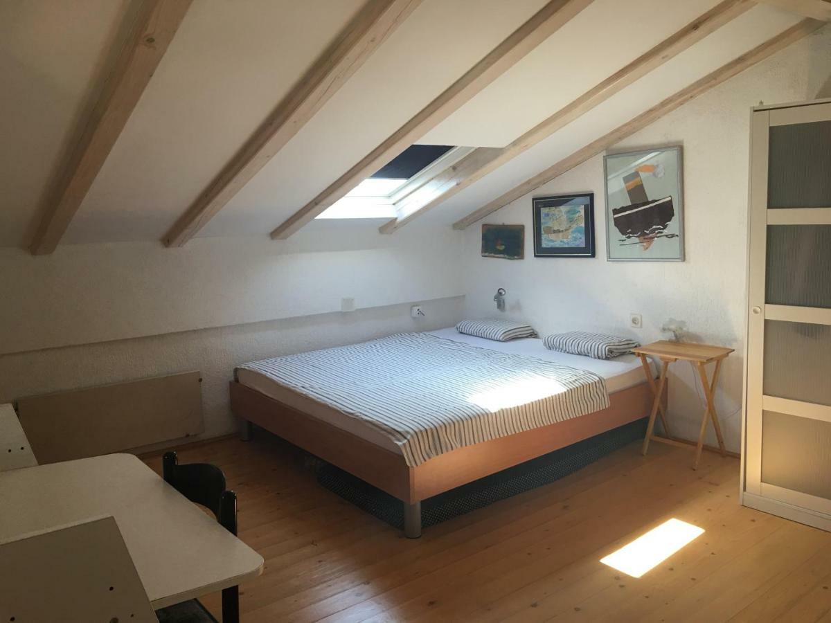 Vita Vacation Home Ustrine Buitenkant foto