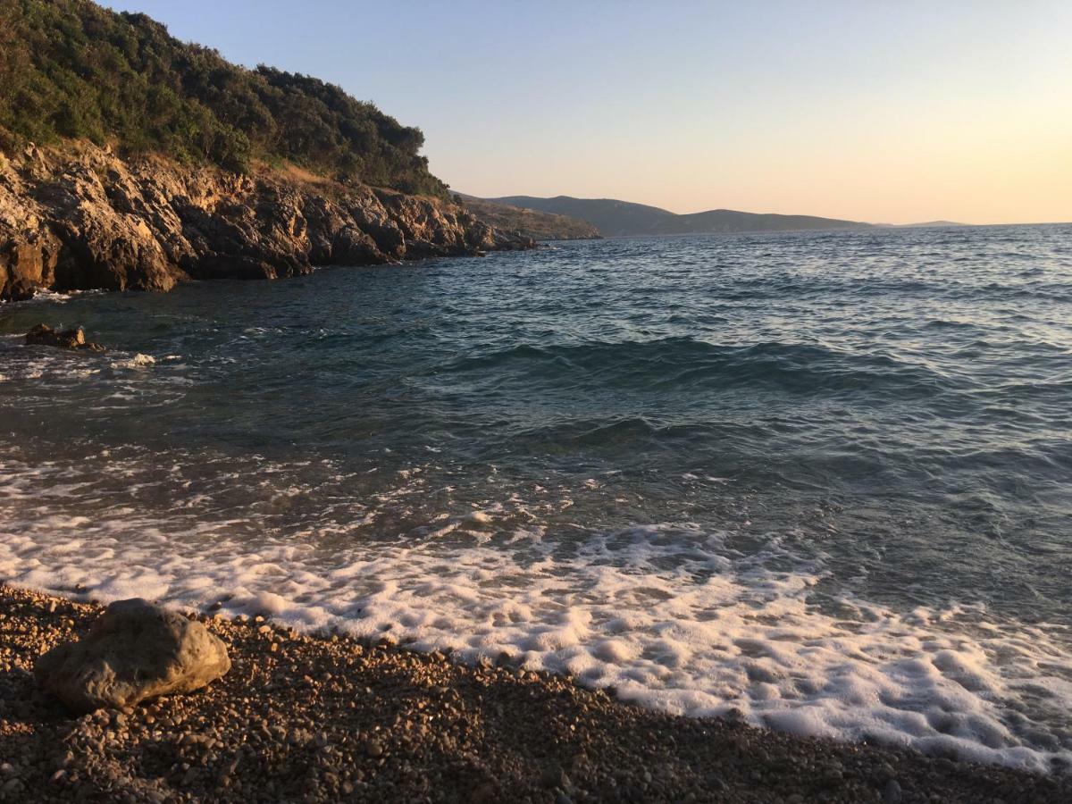 Vita Vacation Home Ustrine Buitenkant foto